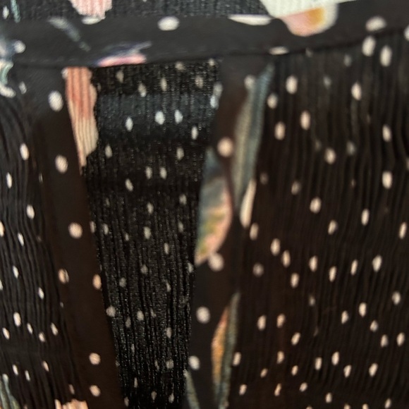 Ricki's Black and Pink Floral Blouse with stretch- nice bell sleeves / neckline - Picture 5 of 8